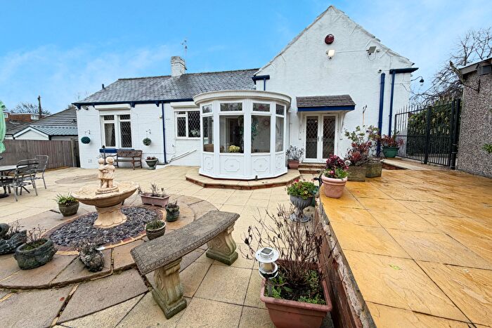 3 Bedroom Detached Bungalow For Sale In Moor Flatts Road, Leeds, LS10