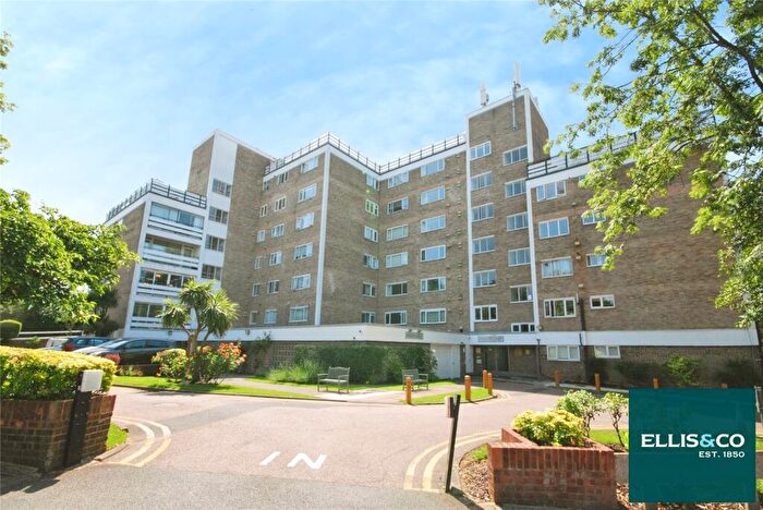 2 Bedroom Apartment For Sale In Woodlands, Golders Green, NW11