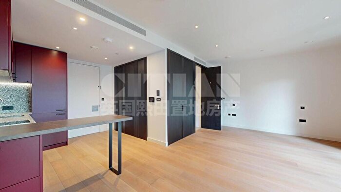 Apartment To Rent In Legacy Building, Viaduct Gardens, SW11