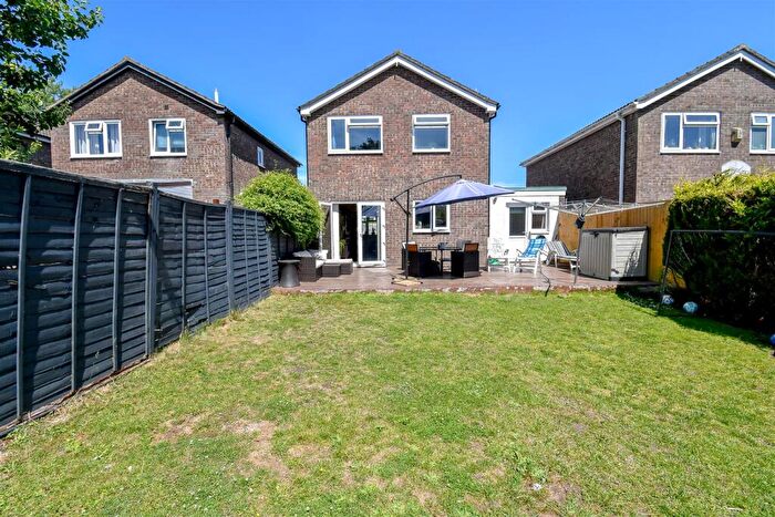 3 Bedroom Link Detached House For Sale In Heol Sirhwi, Barry, CF62