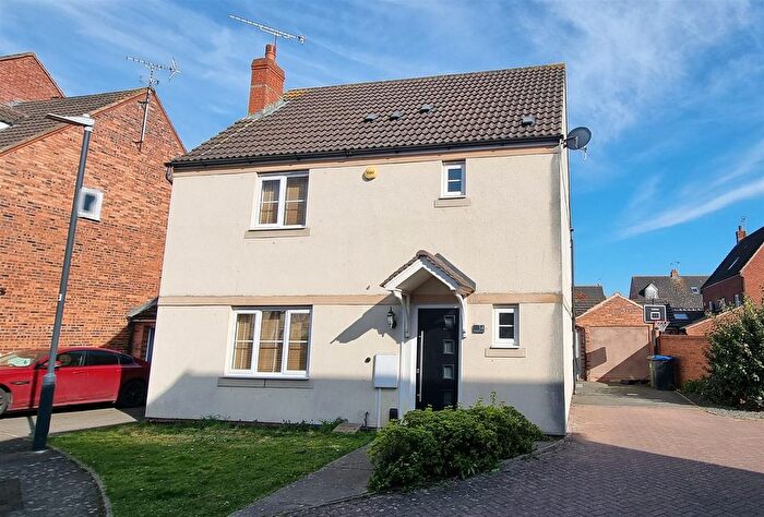 3 Bedroom Property To Rent In Costard Avenue, Heathcote, Warwick, CV34