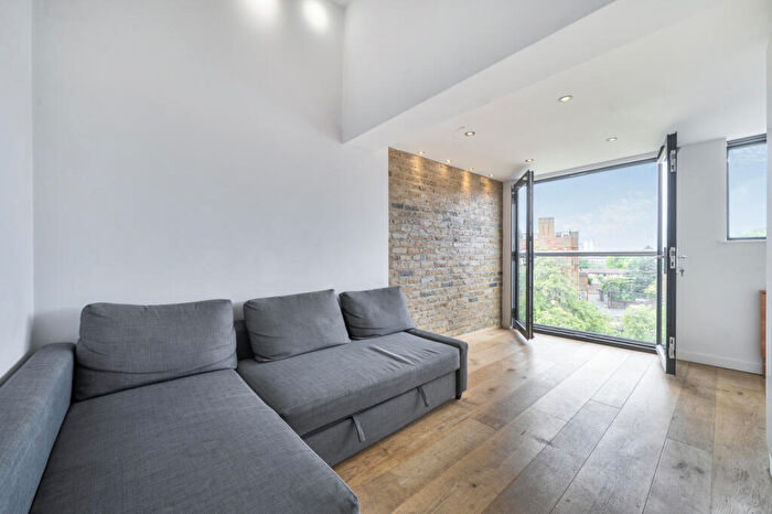 2 Bedroom Apartment For Sale In New Cross Road, London, SE14