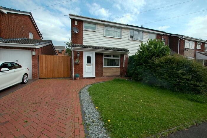 3 Bedroom Semi-Detached House To Rent In Timsbury Close Bolton Lancashire, BL2
