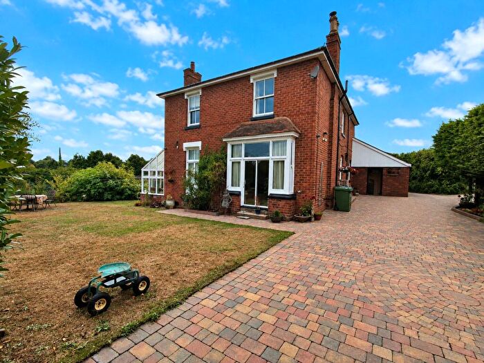 4 Bedroom Detached House For Sale In Fairfield Lane, Kidderminster, Worcestershire, DY11
