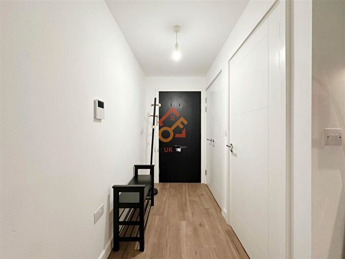 Studio To Rent In Fairbank House, Beaufort Square, London, NW9