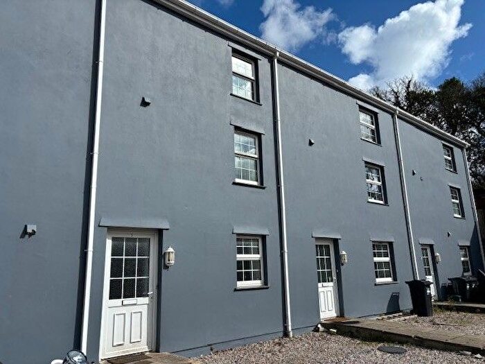 4 Bedroom Town House To Rent In St. Stephen, St. Austell, PL26