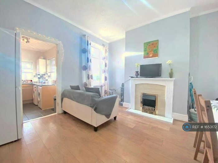 4 Bedroom End Of Terrace House To Rent In City Road, Sheffield, S2