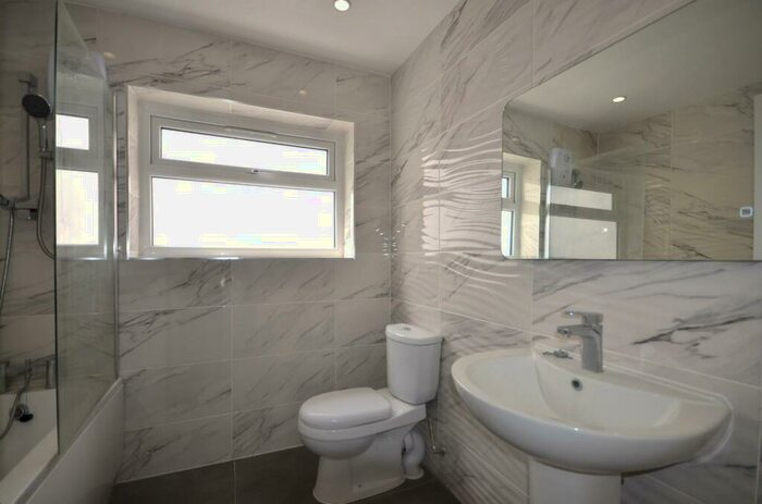 2 Bedroom Flat To Rent In St George House, Bellegrove Road, Welling, DA16