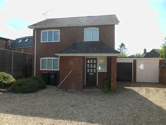 3 Bedroom Detached House To Rent In St. Johns Road, Crawley, RH11