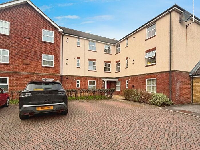 2 Bedroom Flat For Sale In Angus Drive, Kennington, Ashford, TN24