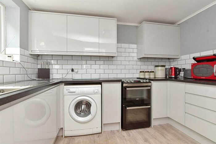 1 Bedroom Ground Maisonette For Sale In The Street, Effingham, Leatherhead, Surrey, KT24