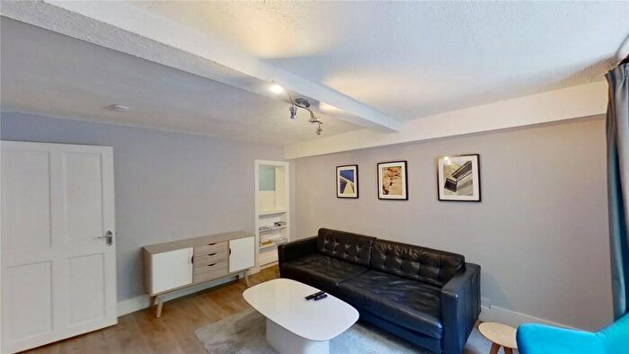 2 Bedroom Flat To Rent In Barony Street, Edinburgh, EH3