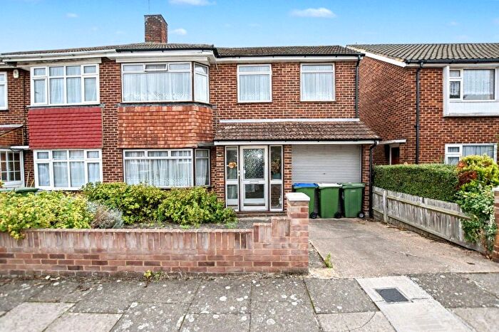 3 Bedroom Semi-detached House For Sale In Foresters Crescent, Bexleyheath, DA7