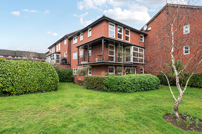 2 Bedroom Flat For Sale In Fountain Gardens, Windsor, SL4