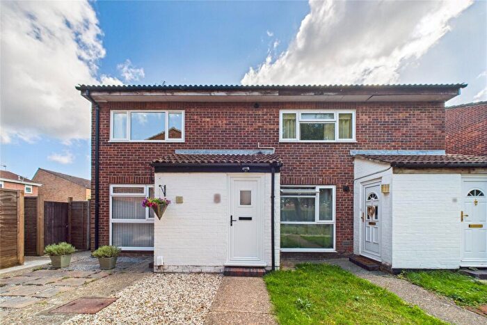 1 Bedroom Maisonette For Sale In Corsham Road, Calcot, Reading, Berkshire, RG31
