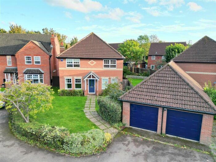 4 Bedroom Detached House To Rent In Walton Road, Caldecotte, Milton Keynes, MK7