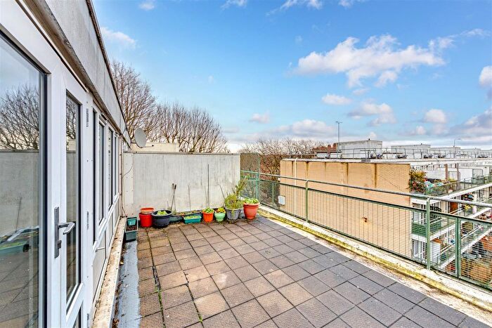 3 Bedroom Flat For Sale In Grafton Road, Gospel Oak, NW5