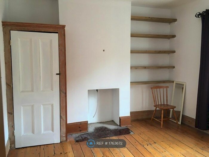 2 Bedroom Flat To Rent In Hornsey Park Road, London, N8