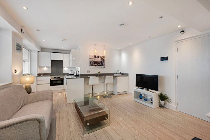 1 Bedroom Flat To Rent In Apartment, Sovereign House, Stockport, Cheshire, SK12