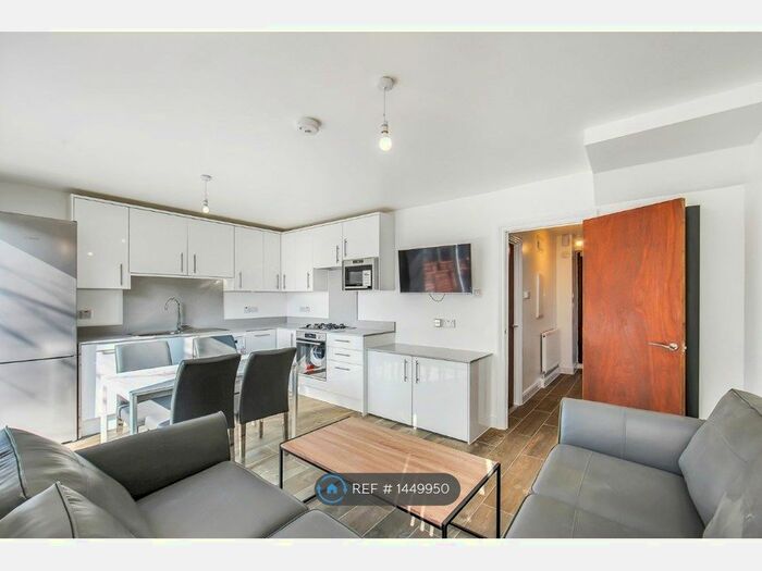 5 Bedroom Maisonette To Rent In Sleat House, London, E3