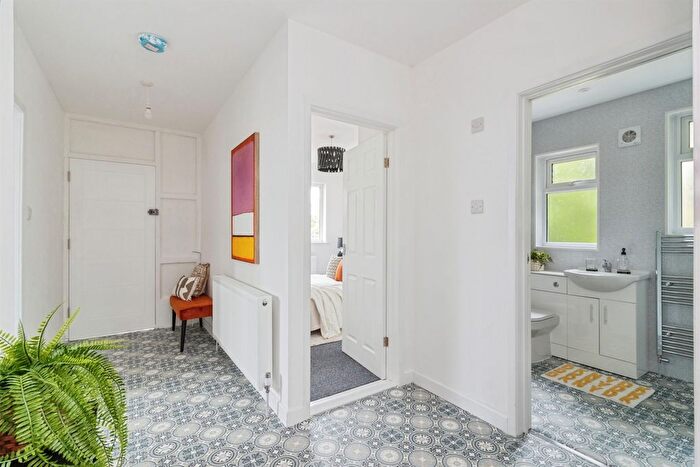 2 Bedroom Detached House For Sale In Clifton Road, Paignton, TQ3