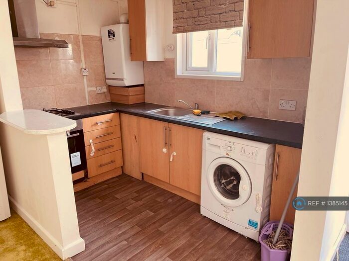 3 Bedroom Flat To Rent In Harlesden, London, NW10