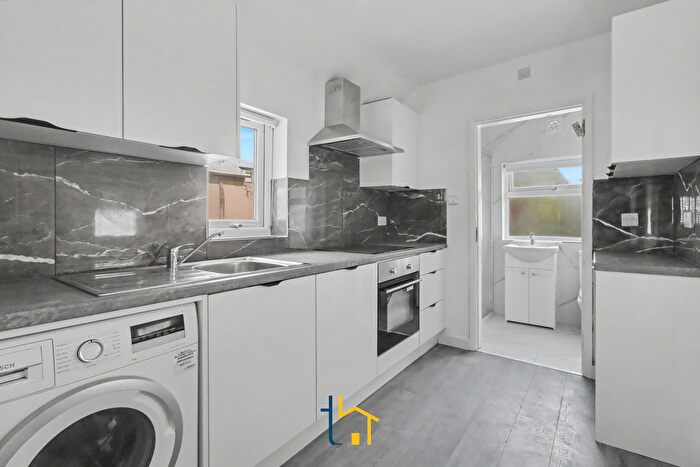 3 Bedroom Flat To Rent In Western Road, Leicester, LE3