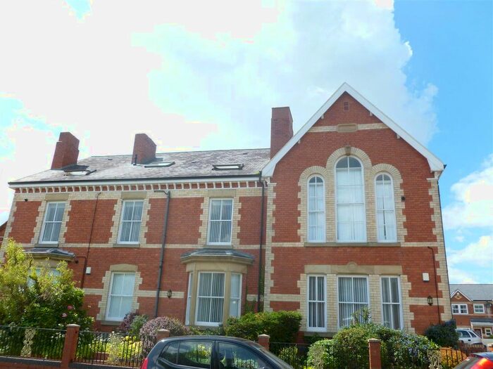 2 Bedroom Flat To Rent In Queens Road, Oswestry, SY11
