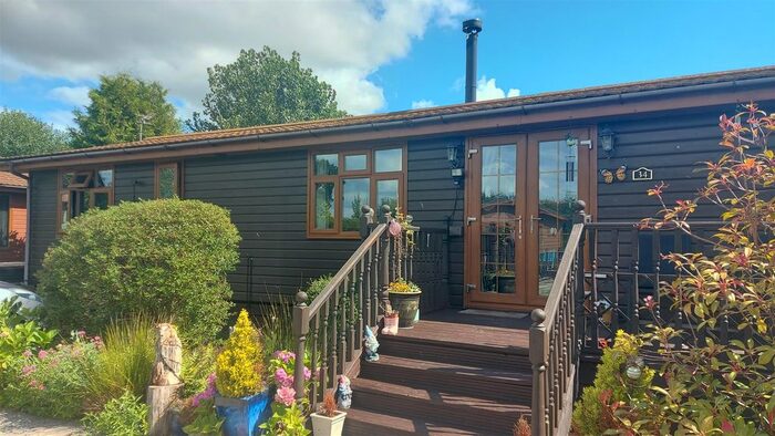 3 Bedroom Park Home For Sale In Hull Road, Wilberfoss, York, YO41