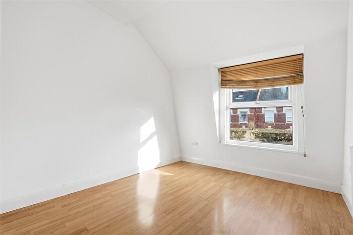 1 Bedroom Apartment To Rent In Lea Bridge Road, London, E10