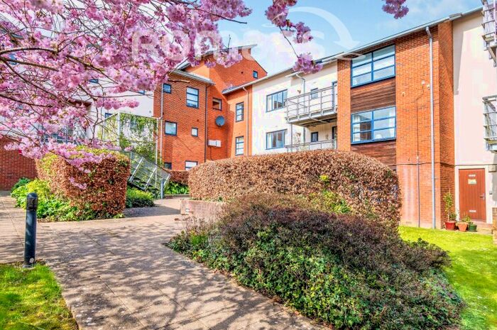 2 Bedroom Flat To Rent In Silchester Place, Winchester, SO23