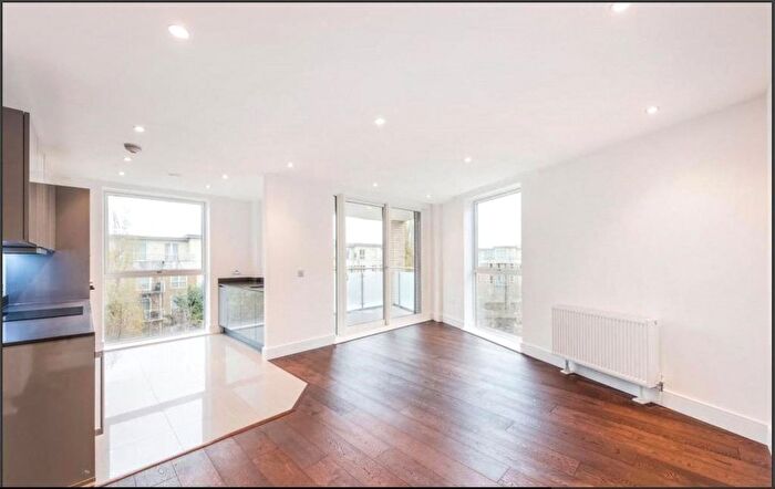 2 Bedroom Flat To Rent In Levett Square, Richmond, TW9