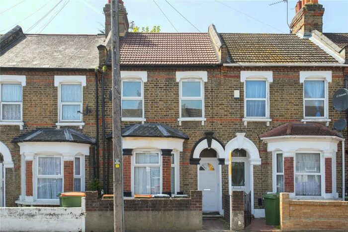 2 Bedroom Flat To Rent In Friars Road, Eastham, London, E6