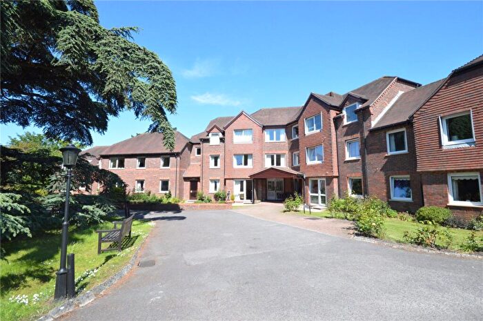 1 Bedroom Apartment For Sale In Tanners Lane, Haslemere, Surrey, GU27