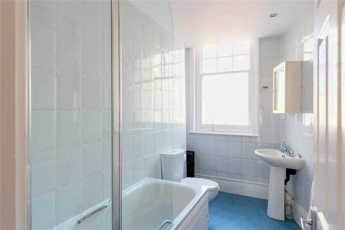 1 Bedroom Flat To Rent In Citadel Court, City Road, Clerkenwell, London, EC1Y