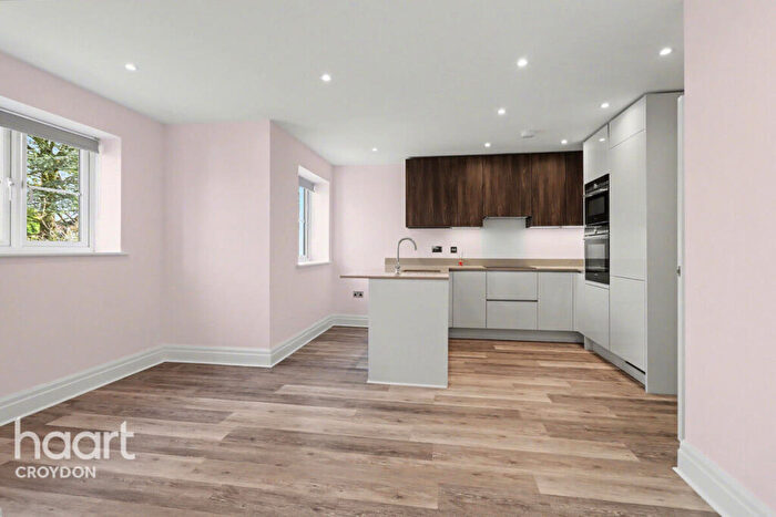 2 Bedroom Flat For Sale In Limpsfield Road, Warlingham, CR6