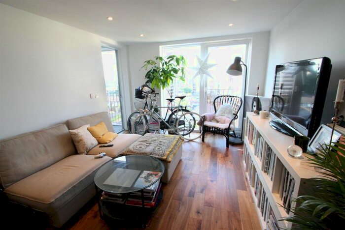 1 Bedroom Flat To Rent In Grand Canal Apartments, De Beauvoir Crescent, Islington, N1