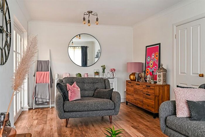 3 Bedroom End Of Terrace House For Sale In Cormorant Close, Fareham, PO16