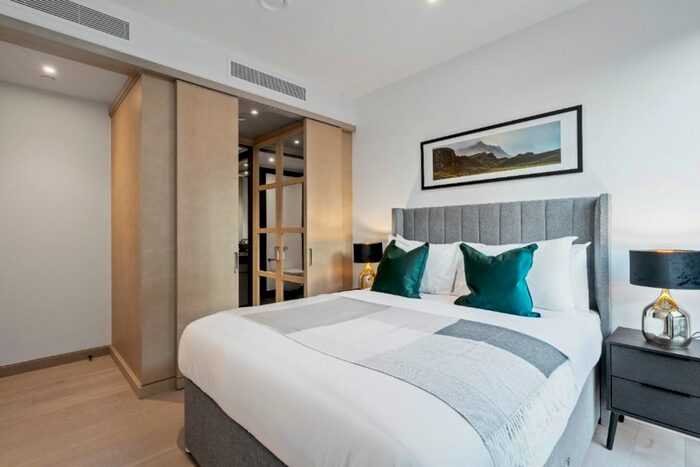 2 Bedroom Flat To Rent In Legacy Building, Nine Elms, SW11