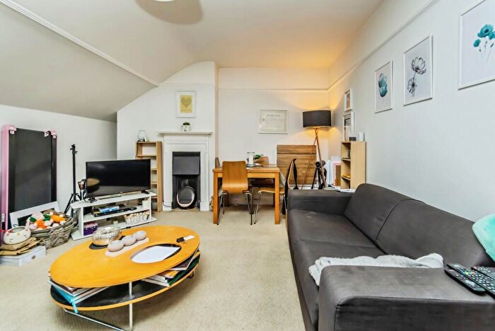 1 Bedroom Flat For Sale In Brighton Road, South Croydon, CR2