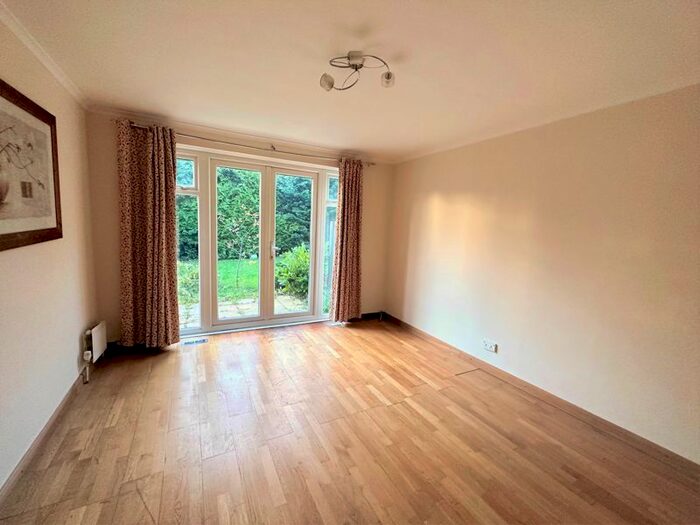 2 Bedroom Flat To Rent In Hadley Road, New Barnet, Barnet, EN5