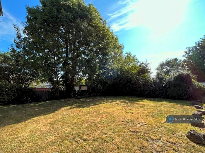 1 Bedroom Flat To Rent In Erskine Court, Harrow, HA3