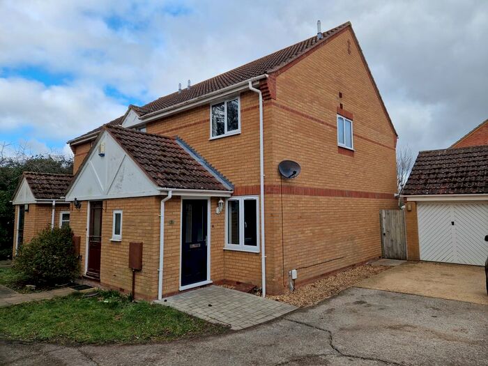 2 Bedroom Semi-Detached House To Rent In Giffords Way, Cambridge, CB24