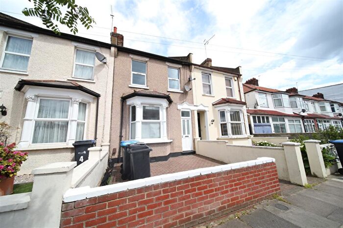 4 Bedroom Terraced House To Rent In Orchard Rd, Enfield, EN3