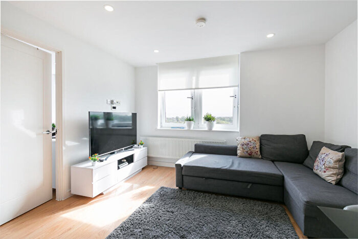 1 Bedroom Apartment To Rent In Trafford House Cherrydown East Basildon, SS16