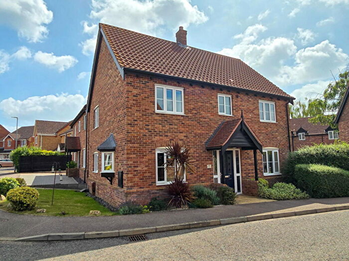 4 Bedroom Link Detached House For Sale In Bryony Way, Attleborough, Norfolk, NR17