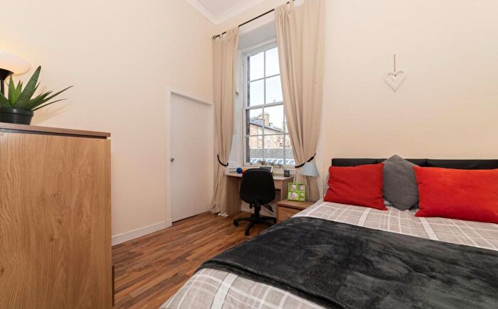 7 Bedroom Apartment To Rent In Granville Street, Glasgow, G3