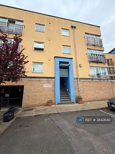 1 Bedroom Flat To Rent In Garland Court, London, E14