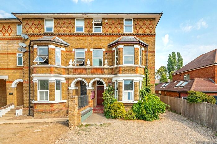 1 Bedroom Flat For Sale In Oldfield Road, Hampton, TW12
