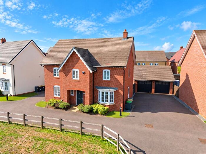 4 Bedroom Detached House For Sale In Edith Avenue, Great Denham, Bedford, MK40
